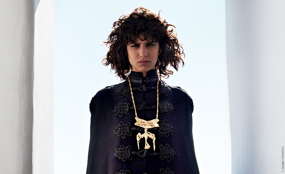 VogueFrance's tweet photo. Des bijoux mystiques à afficher pour la nuit d'#Halloween https://t.co/20e4fi61SN https://t.co/x7QhVXk3Yc
