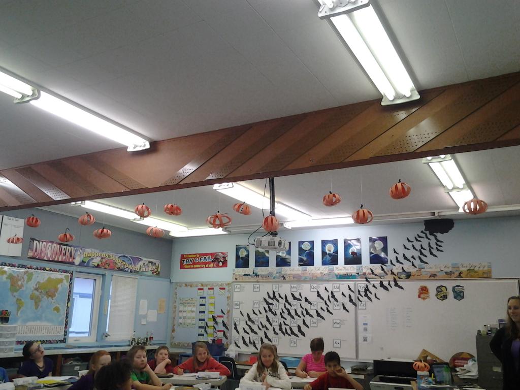 DCS5and6's tweet photo. In art we made floating pumpkins. #enchantedpumpkins #BOO https://t.co/s7AngIbNnj