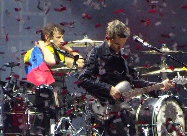 NattRuge's tweet photo. Todo valió la pena!!! "We love you so much Colombia" ❤️❤️ @museband #musecolombia #musedronesworldtour https://t.co/Morp9wZ42O