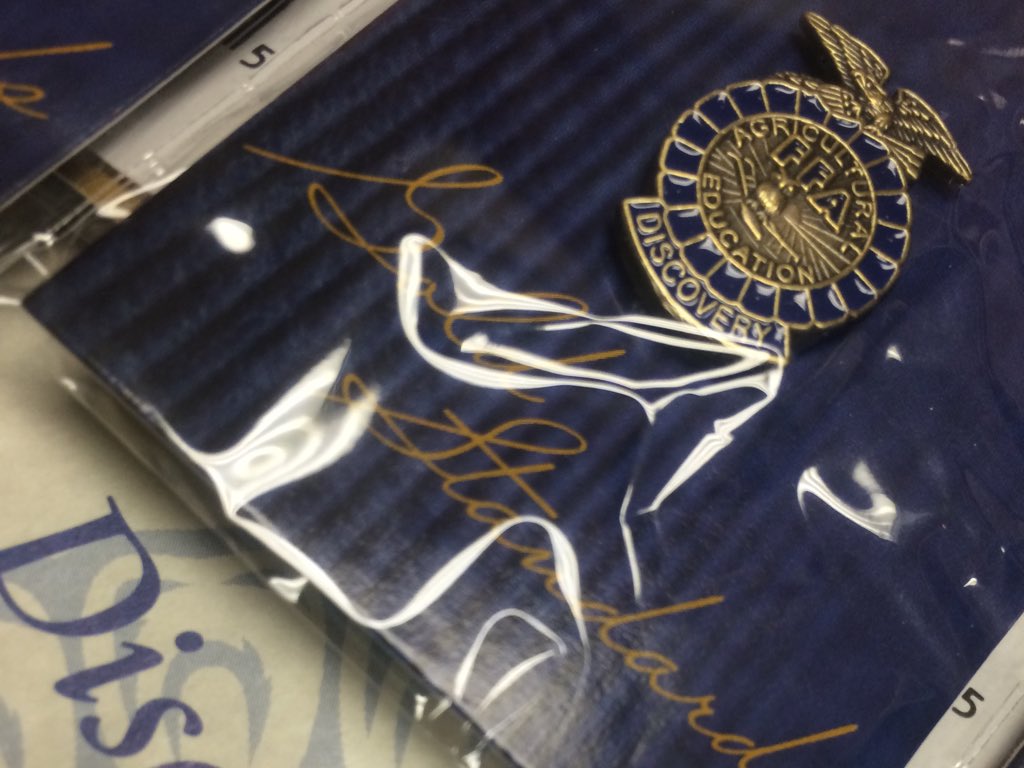 CarlyJeanBean's tweet photo. Got our new pins in for our new 8th graders!!! #derryffa https://t.co/uf4vcitx3s