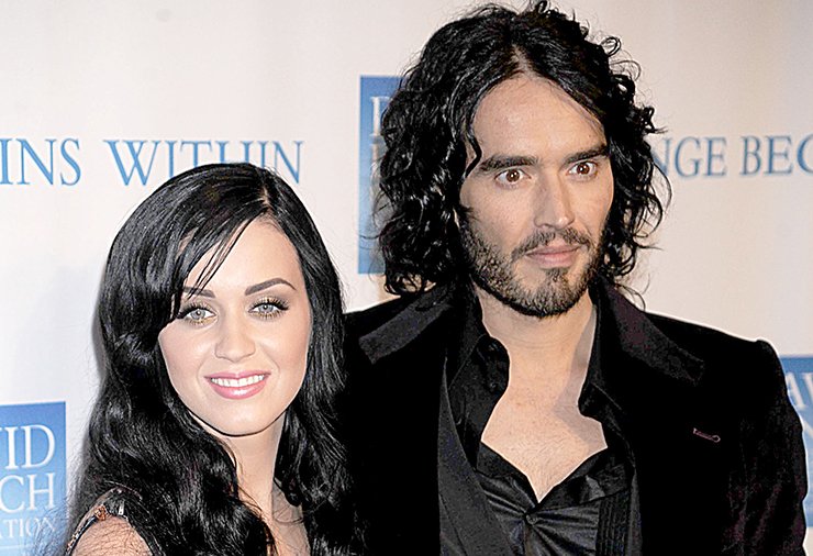 TVGuide's tweet photo. Russell Brand says he detests Katy Perry's vapid lifestyle in new documentary https://t.co/woj3zXMgij https://t.co/FtSpDwa4cY