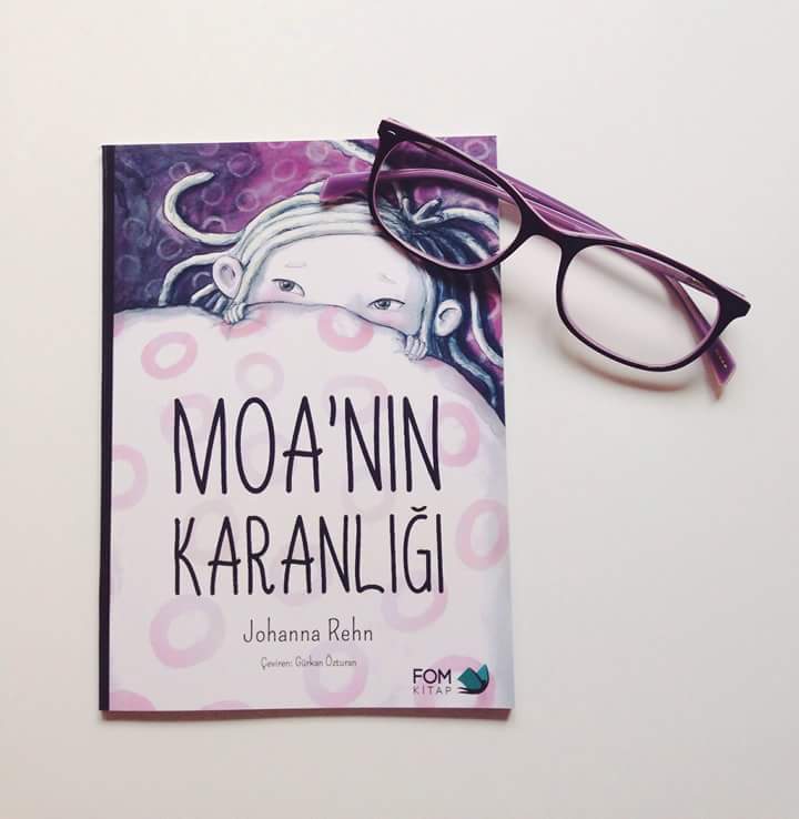An itibariyle hava epey karardı.Moa ile karanlığı korkutmaya ne dersiniz? #moa #johannarehn #cocukkitabi #cocuk