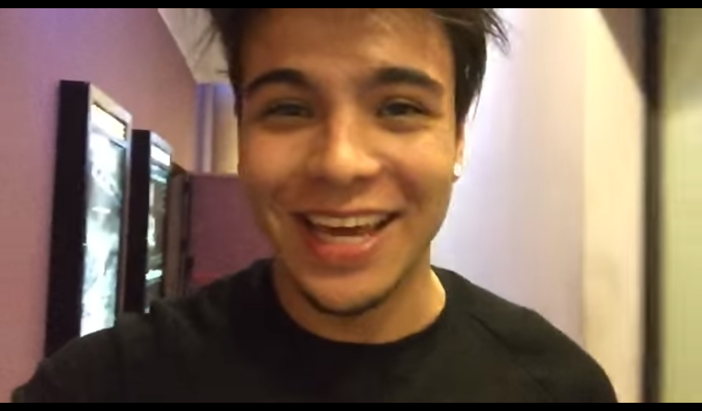 Karenbarco_j's tweet photo. me encanta verlo sonreir , mientras el ba cumpliendo sus sueños con nosotras
#SebasEnSoyLuna #DondeEstaSebas https://t.co/XAytRn8B4w