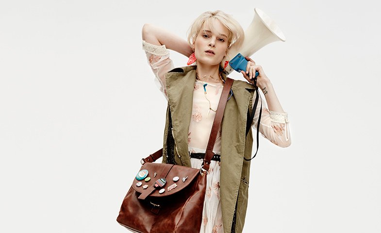 Grazia_es's tweet photo. ¿Está mal pagar solo 2€ por una camiseta? https://t.co/taDbqt08AA https://t.co/T0idNLylBk