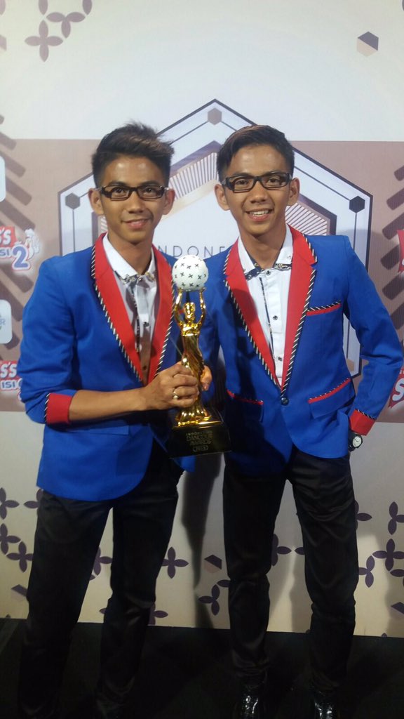 Selamat untuk <a href="/DA2_Ridho/">Ridho 2{R}</a> dan <a href="/DA2_Rizki/">Rizki 2{R} Real</a> di kategori penyanyi dangdut social media darling #IndonesianDangdutAwards