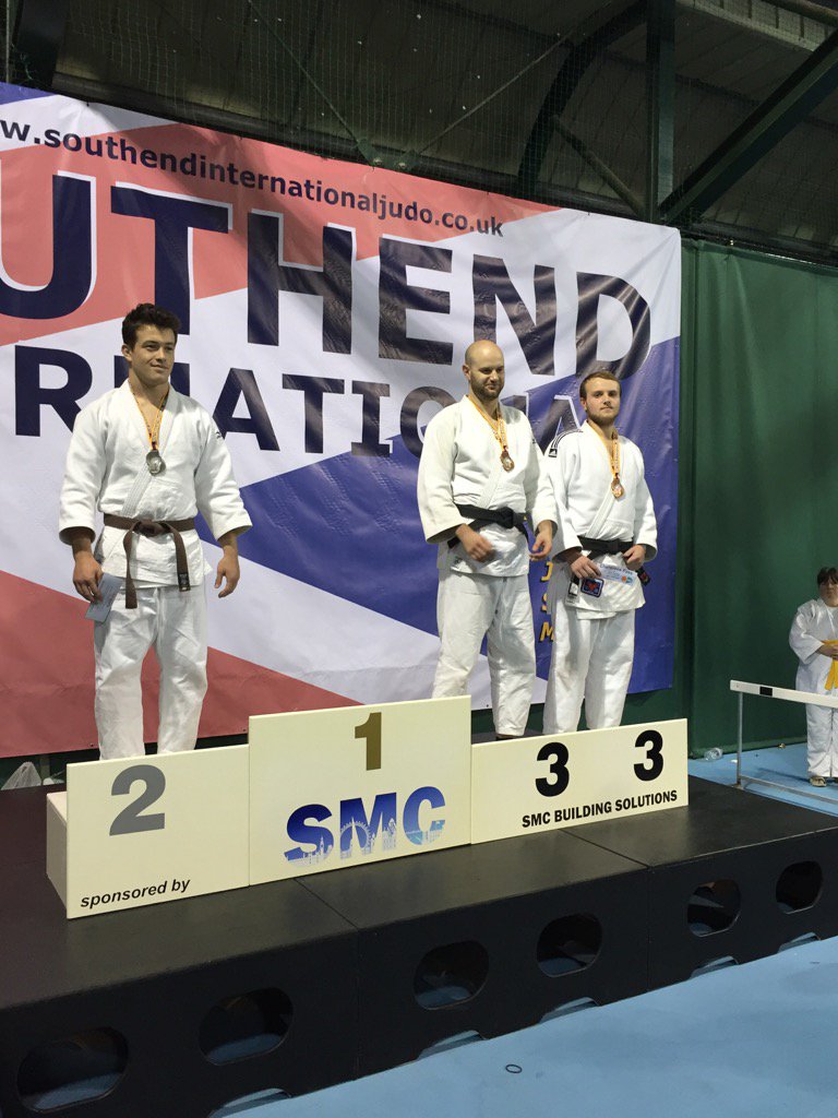 t_white19's tweet image. Southend international