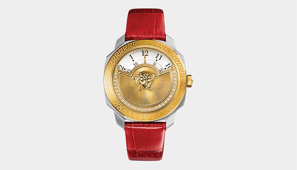 VogueFrance's tweet photo. #Christmas has come early with @Versace's #luxury and limited edition #festive #timepiece: https://t.co/fSHFaXxVUB https://t.co/zoIefSoMwv