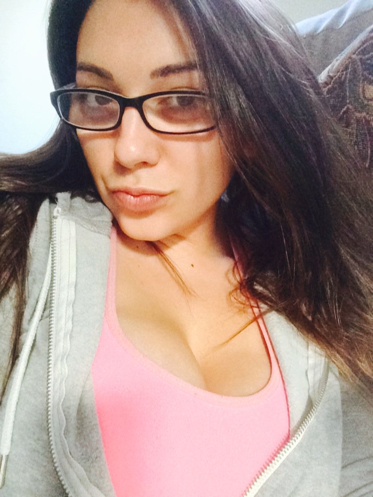 TW Pornstars - Sophie Parker. Twitter. Live & ready now boys on