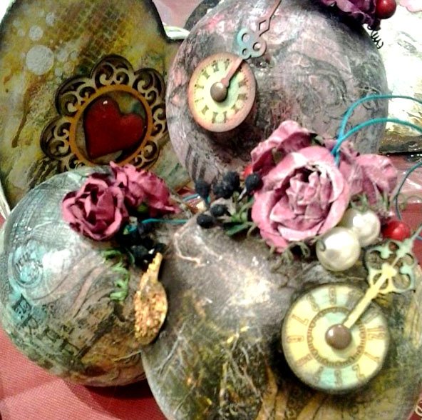 Stamperia_srl's tweet photo. #mixedmedia balls with #ricepapers &amp; #accessories by @monicamarianini @Mixedmedia @sistersofmoon @TeranMemories https://t.co/Db4fEfKVFK