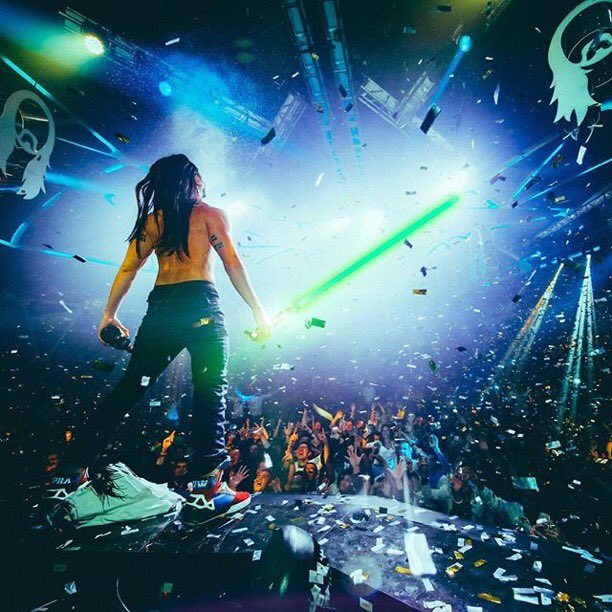 The force has awoken #neonfuture #starwars https://t.co/FYJjKoNu0D