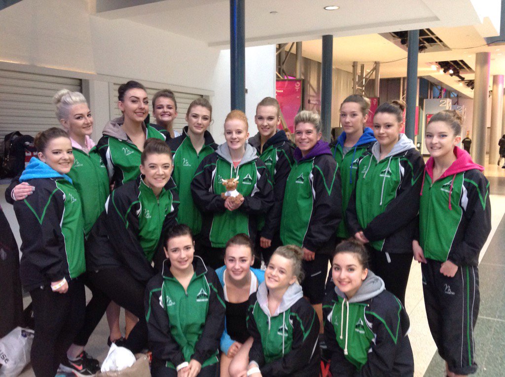 2015WGC's tweet photo. Hamish hanging out with the girls from @AstroEden Gymnastics Club before their opening performance #Glasgow2015 https://t.co/1XeWYVU0GE