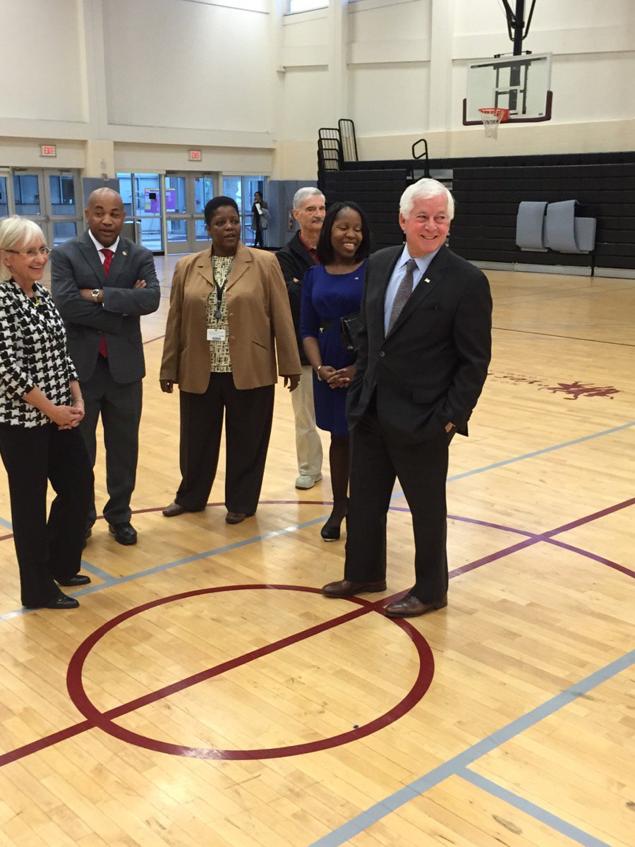 Touring the #YesWeCanCommunityCenter w/ @Charles_Lavine. An amazing facility for Westbury Community
