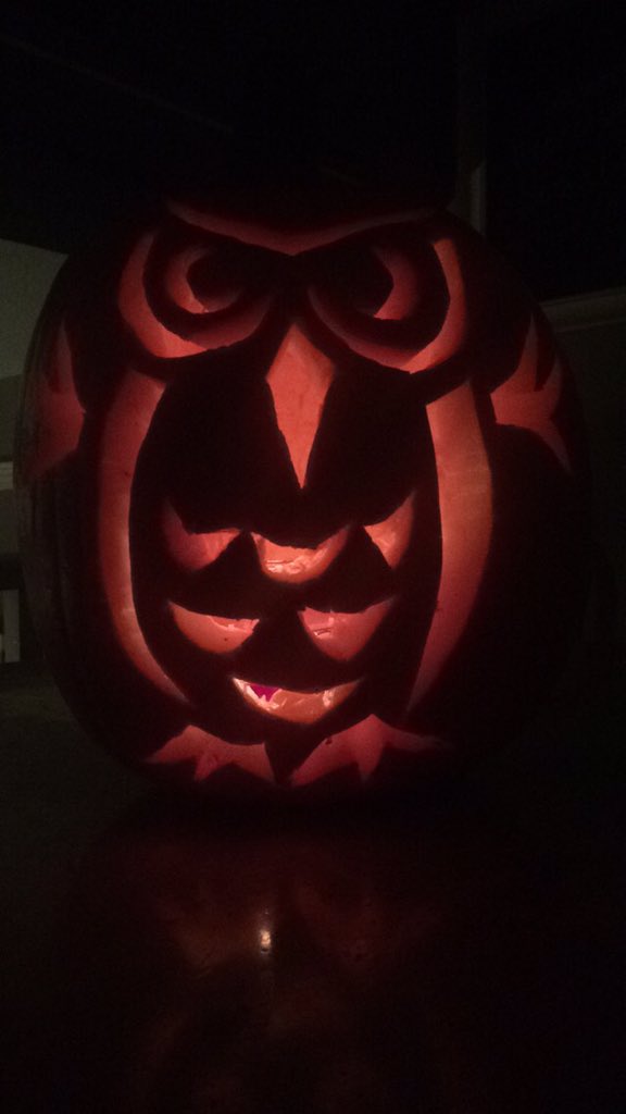 goody_wheeler's tweet photo. Look what my dad carved me! #owlpumpkin #owls #halloween https://t.co/lT42xNtp1b
