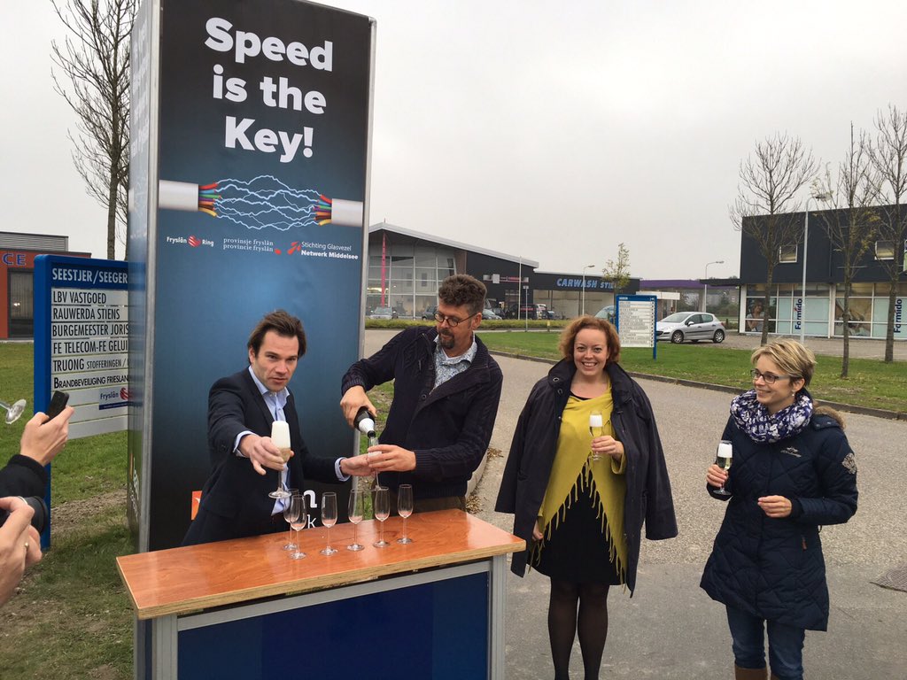 Speed is the Key! Vandaag was de officiële lancering van het 1e Open Glasvezelnetwerk Fryslân door <a href="/sietskepoepjes/">Sietske Poepjes ‏</a>