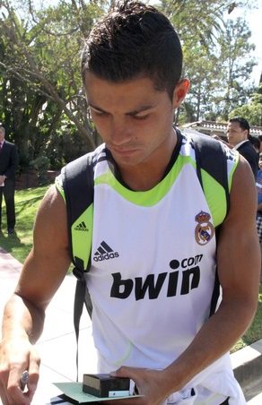 IconSignatures's tweet image. Simply go to our site iconsignatures.co.uk and start browsing our products! Use code "SIGDEL" at checkout! (2/2)