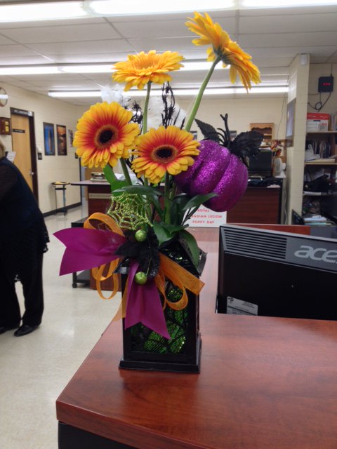 JudithNymanSS's tweet photo. Beautiful flower arrangements made by our JNSS Floristry students.  Happy Halloween @PeelSchools @Hmason36 https://t.co/vFp00TSqUu