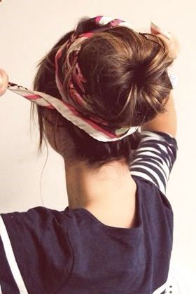 FreshLookMX's tweet photo. Si enrollas un pañuelo en tu cabello le añadirás un toque muy vintage. #TipFresh https://t.co/MmtxLMc6G5