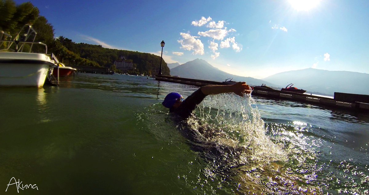 SwimrunFrance's tweet image. Sur les bords automnal du @Lac_Annecy , nous courons, nous nageons, nous buvons les tourbillons de l'air