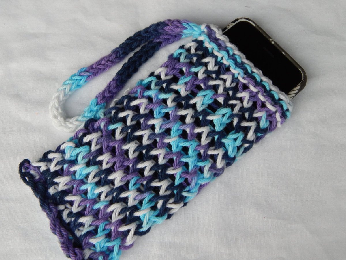 theramblingyarn's tweet image. Phone Case Wristlet Knit in Blue, Purple, White etsy.com/listing/232085… #Etsy #PurpleCase