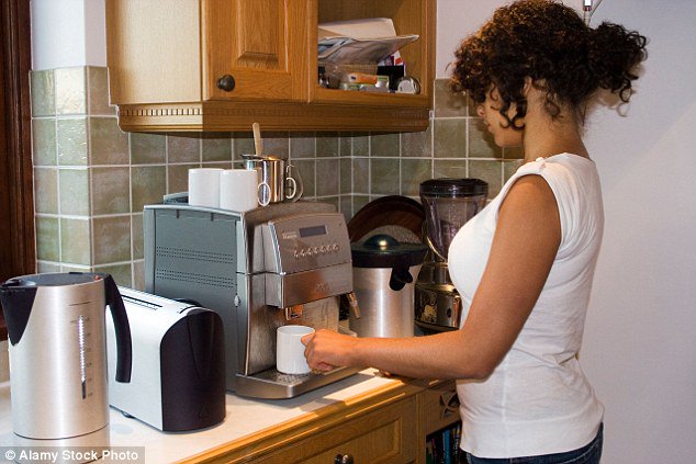 Households could save £600million a year by switching off gadgets dailym.ai/1MA8YZQ via <a href="/MailOnline/">Mail Online</a>