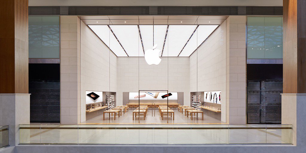 Angela Ahrendts tweet media