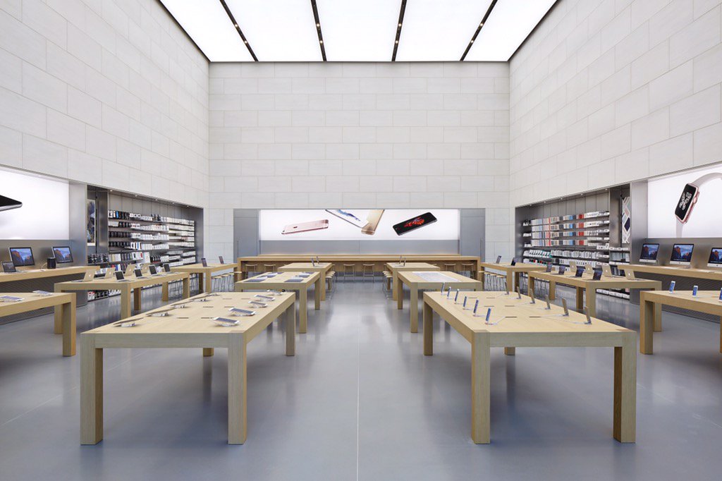 Angela Ahrendts tweet media
