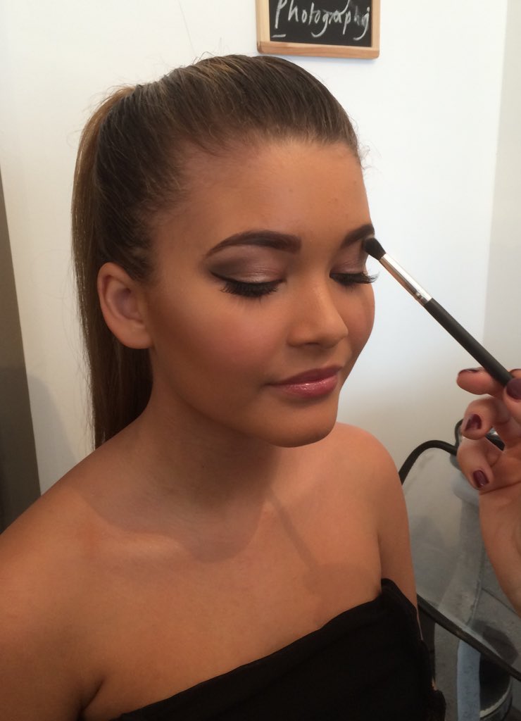 Made_up_makeup's tweet photo. Makeup using my #bobbibrown #mac makeup and my brushes by @CrownbrushUK https://t.co/9vgq2Qa6Wf
