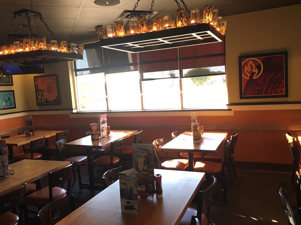 MbNaden's tweet photo. Throughput 2 is here at Chili's Enid. More tables=More seats=more happy guests. #ChilisLove #ProudChiliHead https://t.co/kCmClINsSd