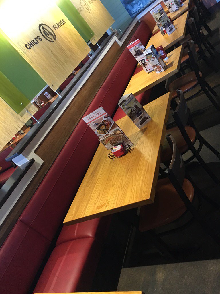 MbNaden's tweet photo. Throughput 2 is here at Chili's Enid. More tables=More seats=more happy guests. #ChilisLove #ProudChiliHead https://t.co/kCmClINsSd