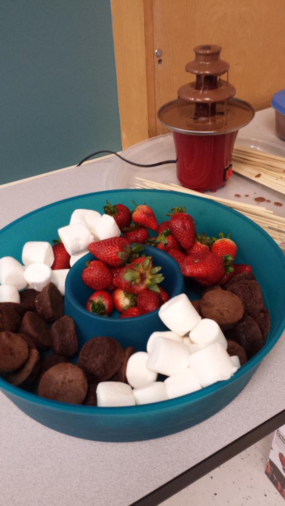 ac_NataliaPR's tweet photo. thanks @scastilla for ruining my diet with this dream come true. #ACPR Halloween potluck. #ACEating https://t.co/3uGqi9IWWK