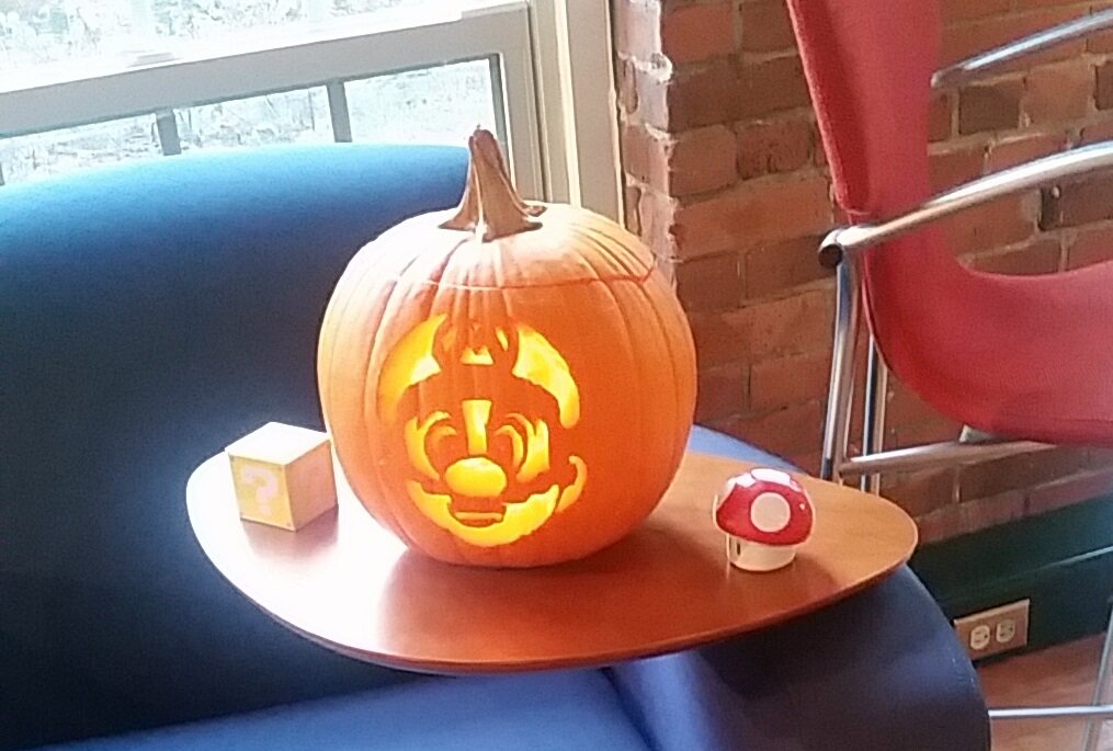 RunR1ckyRun's tweet photo. #SuperSmashed 1st place in SmashFly's pumpkin carving comp w/ my #SuperMario pumpkin @NintendoAmerica @BrianHeiges https://t.co/qtuPiZYWPd
