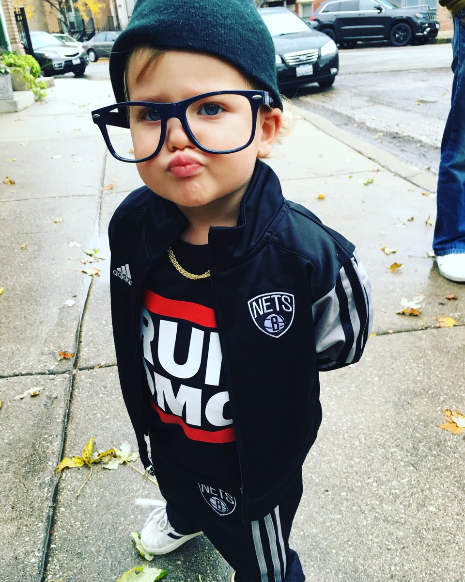 leah_chi_town's tweet photo. Some girls go as princesses &amp; some go as b-boys! @RevRunWisdom @rundmc @adidas @OfficialRunDMC @THEKINGDMC https://t.co/e3urX1x5Or