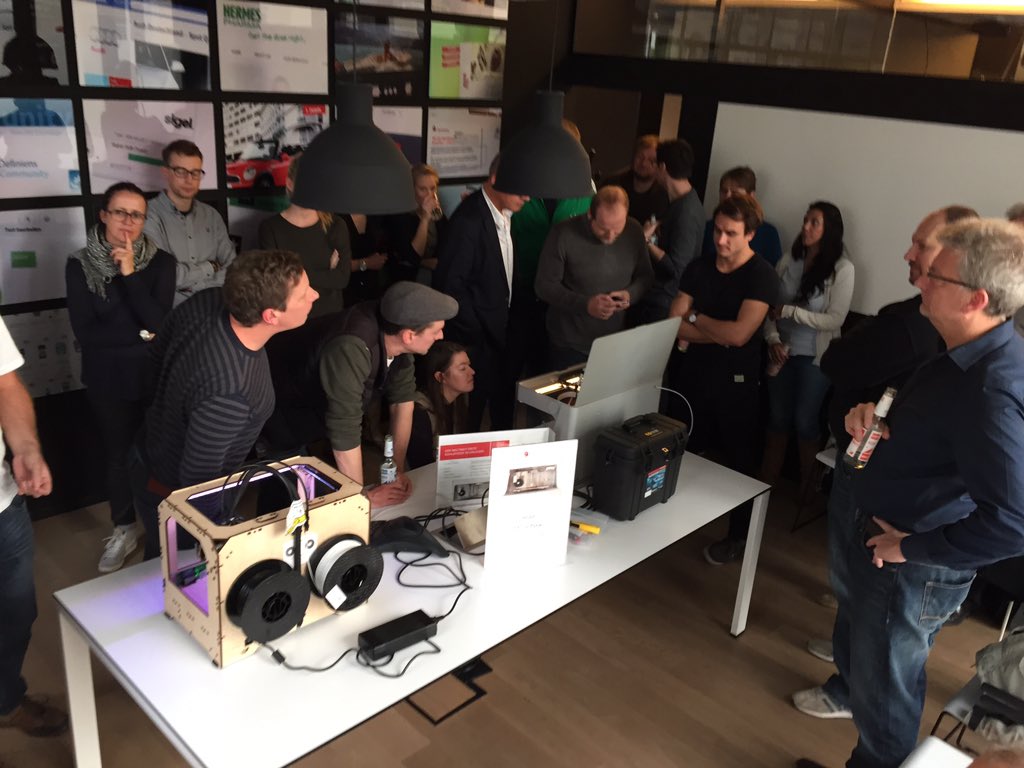 Nerd_Rider's tweet photo. Jetzt gehts an's Drucken. Unser #3dprinting Event geht in den praktischen Teil über... #nerdrider #maker https://t.co/Jodq71HYEd