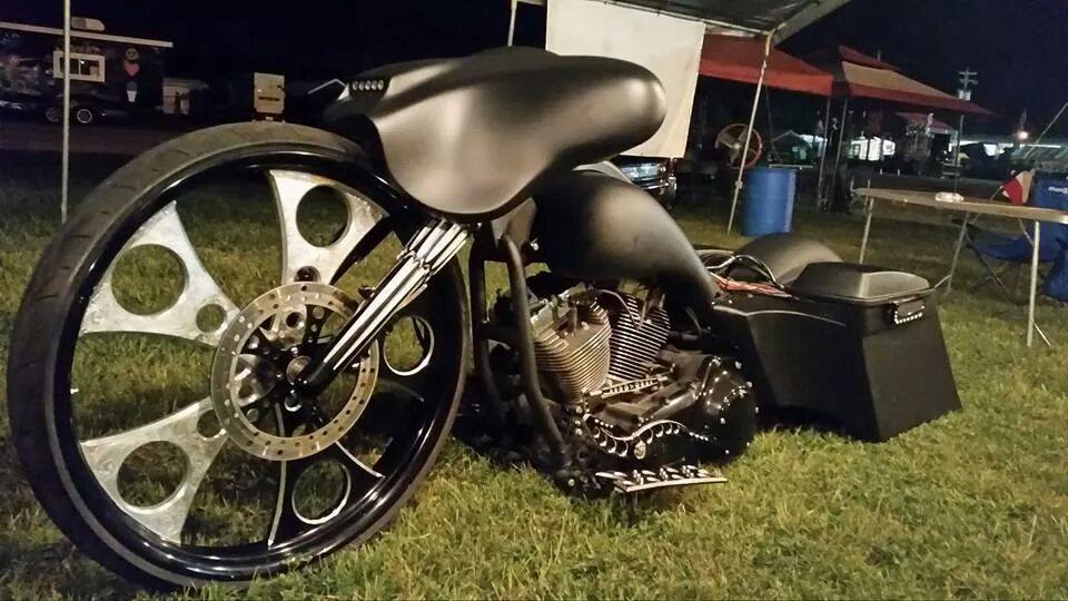 Smt_MachiningCo's tweet photo. Fantastic bagger with our customized Simply Sinister wheel! #smt #bikes #bigwheels #custombaggers #custombuild #RT https://t.co/N6O7HsBVtX