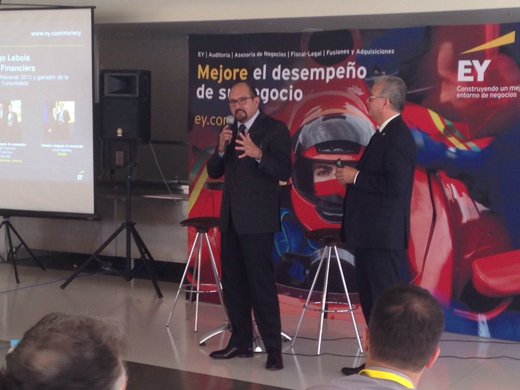 EYMexico's tweet photo. .@mauricegalindo comparte con emprendedores iniciativas de EY como el programa Entrepreneur Of The Year, #EOYMX15. https://t.co/bTYOsyNwed