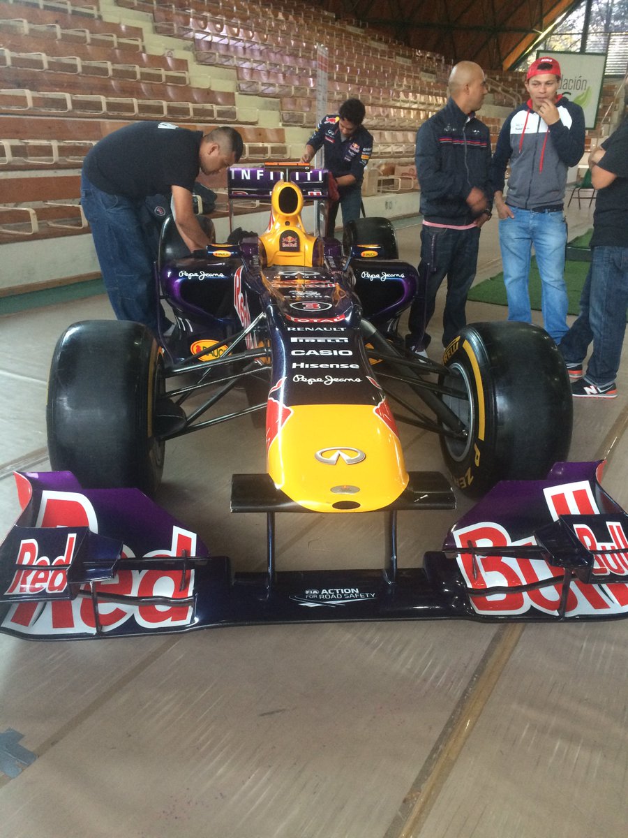 uicmx's tweet photo. ¡RB6! #RedBullRacingCan ¡TURBO WOW! Sólo en la UIC 😉 https://t.co/Ube3pEYn07