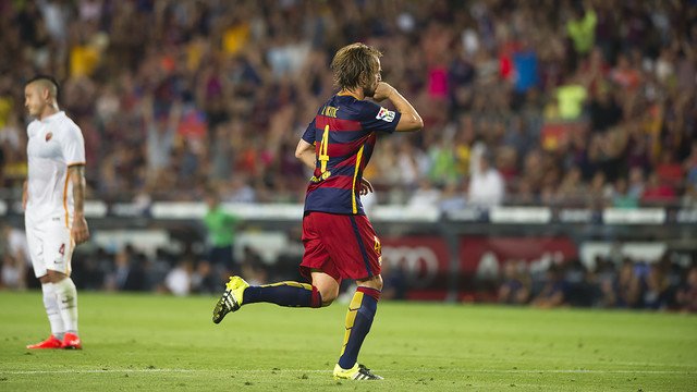FCBarcelona_es's tweet photo. [PREVIA] Tres horas para que el campeón se ponga en marcha. Lee la previa https://t.co/ITYoq2zgaK #CopadelRey https://t.co/09Ir7fUOJh