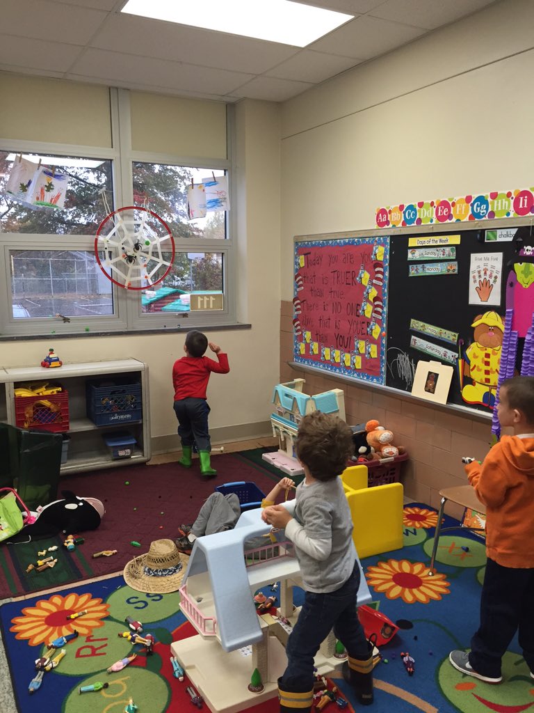 prek_110's tweet photo. Catching bugs in a web! #spiderweb #throwingpractice https://t.co/cDJIp8q4r9