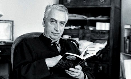 franceculture's tweet photo. Ecoutez la biographe de #Barthes vous parler des "Fragments d'un discours amoureux" https://t.co/Qg8g7QJym2 https://t.co/fSeDnmxlTh