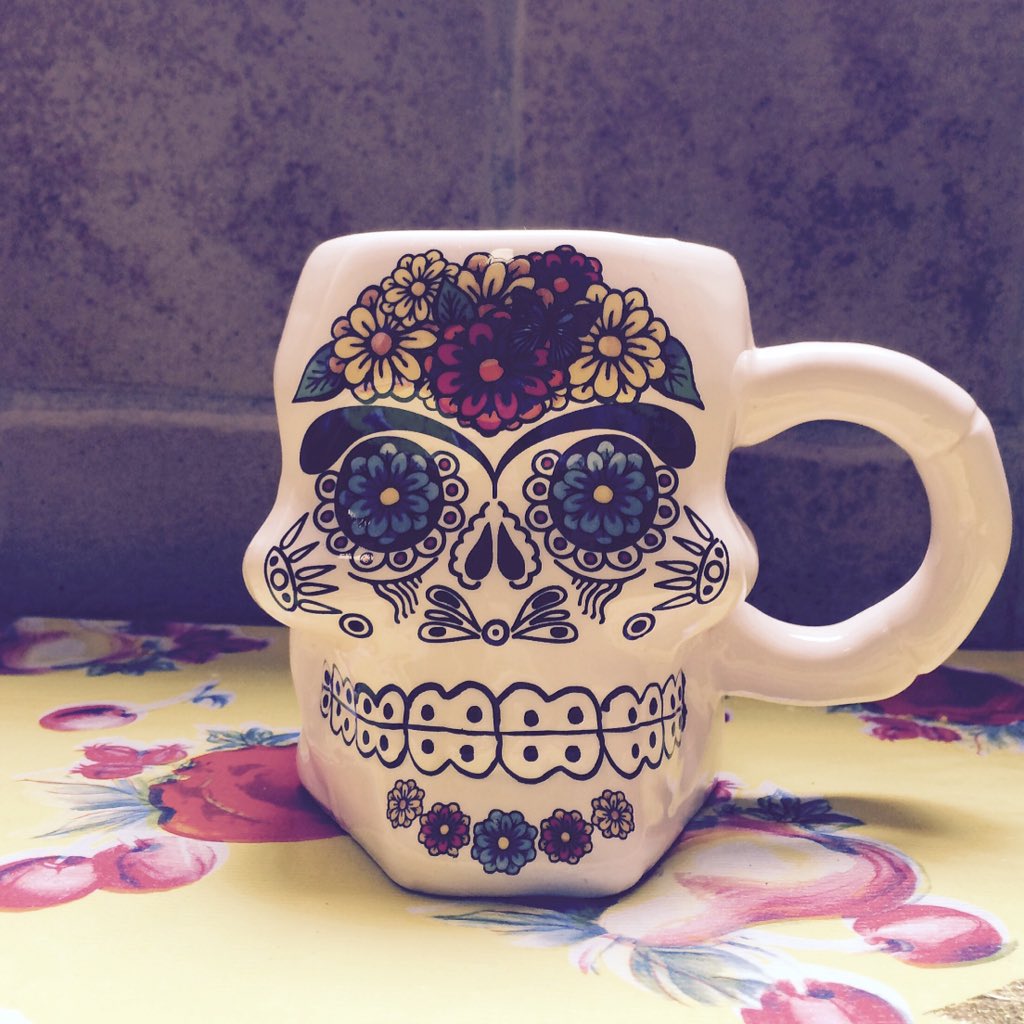 emedemar_mx's tweet photo. @emedemar_mx: Café mañanero ☕️
#DíaDeMuertos #CDMX #CafecitoMananero #PanDeMuerto  #calaverita #BuenosDias https://t.co/OdVS9cYT8I