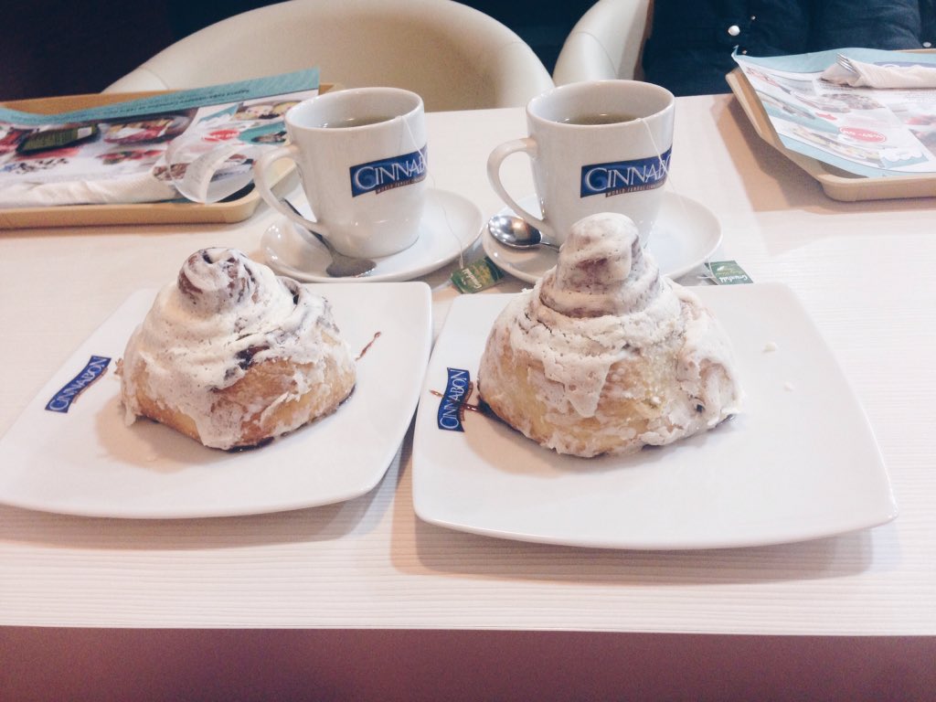 Vi4kaVikrori's tweet photo. 🍥 💃🏽💃🏽 @Cinnabon https://t.co/b5orp3G1ug