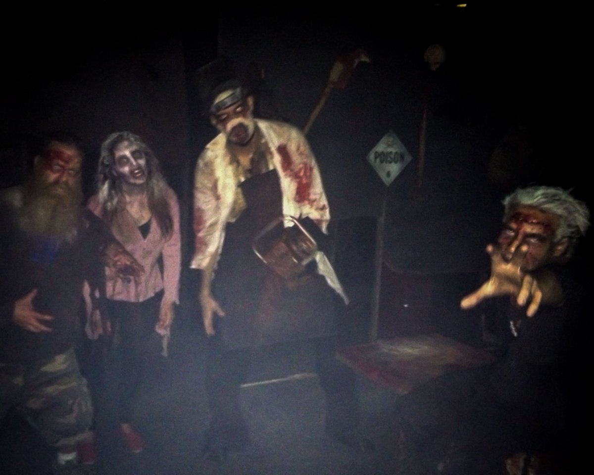 DeadZone805's tweet photo. FINAL WEEKEND!   
Experience Dr. Red Eyes, feel the fear!  
Thu., Fri. Sat. at 7pm
5353 Walker St. Ventura Ca 93003 https://t.co/KMVSCXhcbt