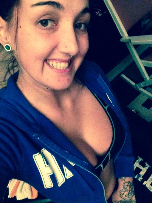 No more braces 😍😍😍 SMILE 😁😁😬😬 https://t.co/KUVBL7Cq2t<a href="/tag/cam4college"class="tags"><span>#cam4college</span></a>