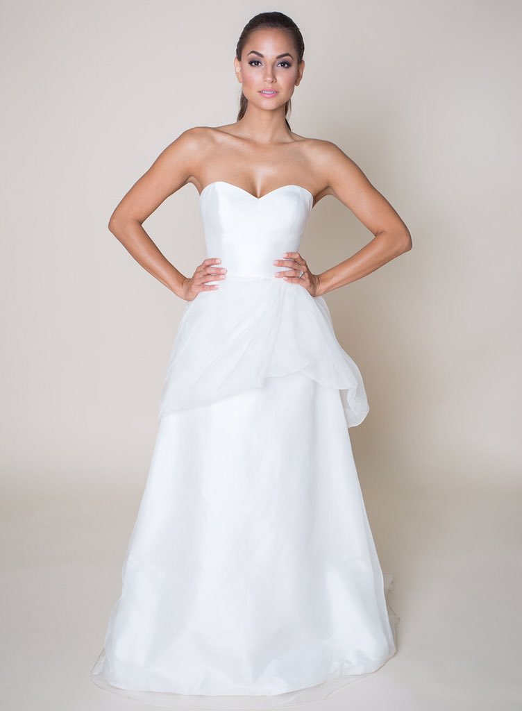 Heart_Aflutter's tweet photo. Two more options feat. The "Ruthy Gail" from @heidielnora @BuildABridexo, which one do you prefer? #weddinghour https://t.co/sKV70iuwyp