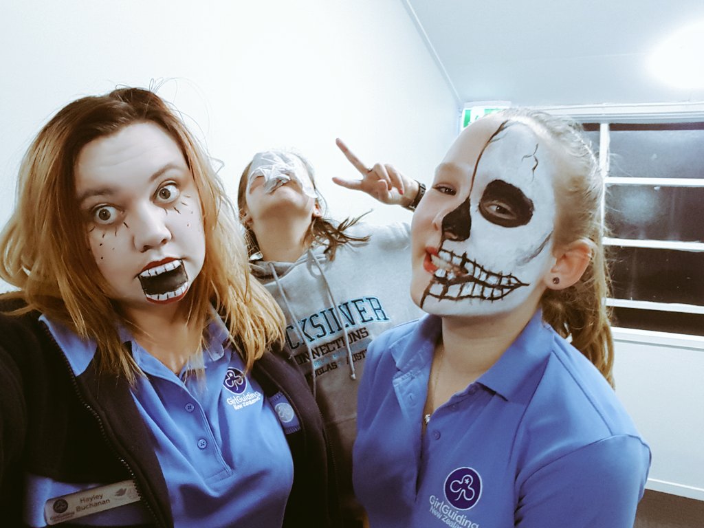 haylibu's tweet photo. Hung out & did some excellent facepainting at Rangers last night. #pakurangarangers #guideleaderlife #girlguidingnz https://t.co/LUKxpCwc3a