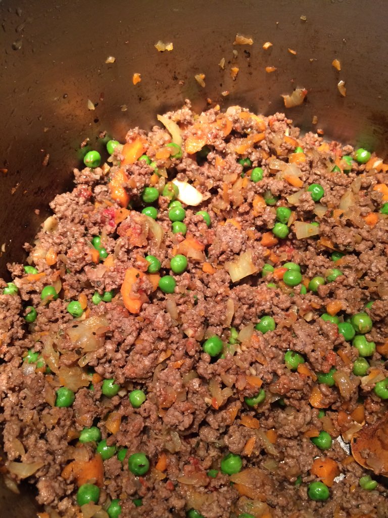 smillsSK's tweet photo. Looks good for supper! #shepherdspie #chefnotathome #wifecooks #teasingmyhusband https://t.co/y9oiEUDjWb