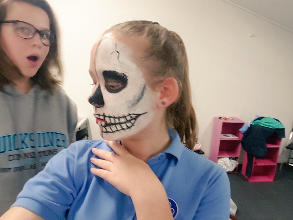 haylibu's tweet photo. Hung out & did some excellent facepainting at Rangers last night. #pakurangarangers #guideleaderlife #girlguidingnz https://t.co/LUKxpCwc3a