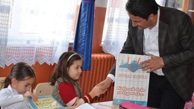 EmreUslu's tweet photo. AKP ÇALDIĞINI İTİRAF EDİP POŞETLERE YAZDI - https://t.co/FgyHsG7Xrk https://t.co/bHNzWbD8r5