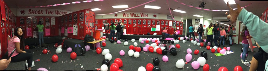 MCardettes's tweet photo. Locker room decorations for the Boys #MacTx 🏈 #pinkout https://t.co/HpUkcN31KZ