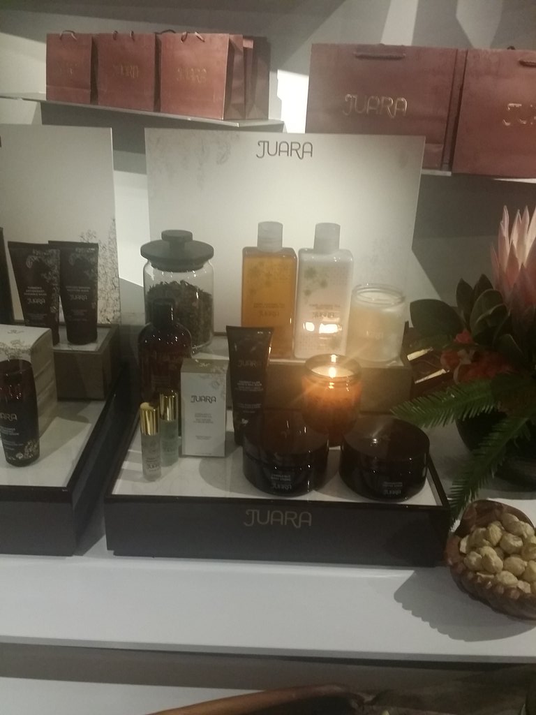 FashionsWeek's tweet photo. Skincare based on ingredients found in Bali from @JUARASkincare shower gel smells insane #fallintobeauty @fournierpr https://t.co/YnZd8zqqZZ